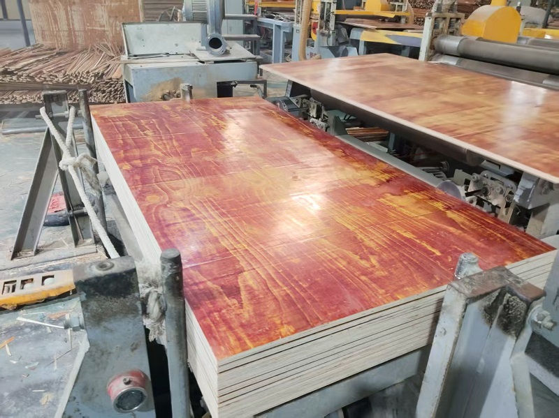 為何南方客戶偏愛扎根廣西采購建筑模板插圖